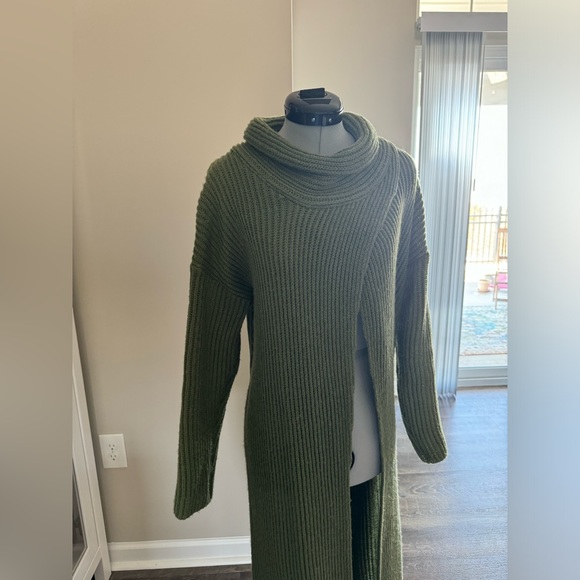 Long sweater dress with slit - Picture 3 of 4